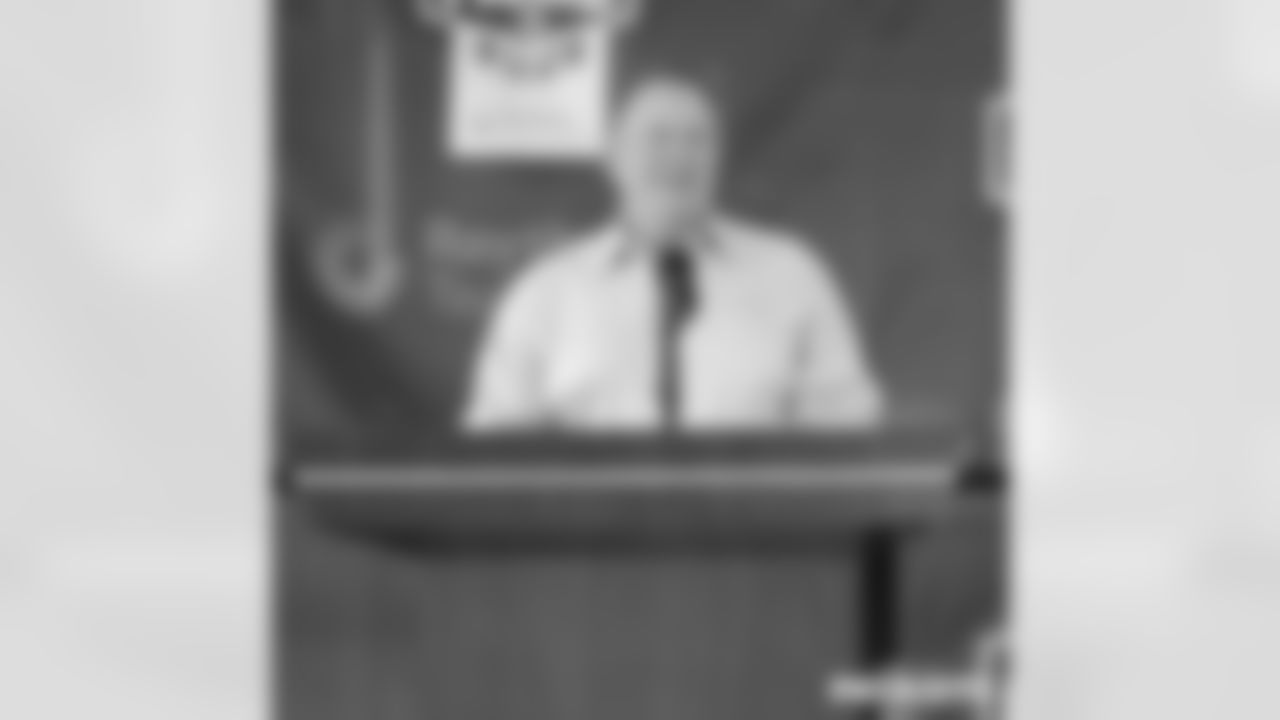 092422-PHOF-Wilfork_Adler1637-watermarked