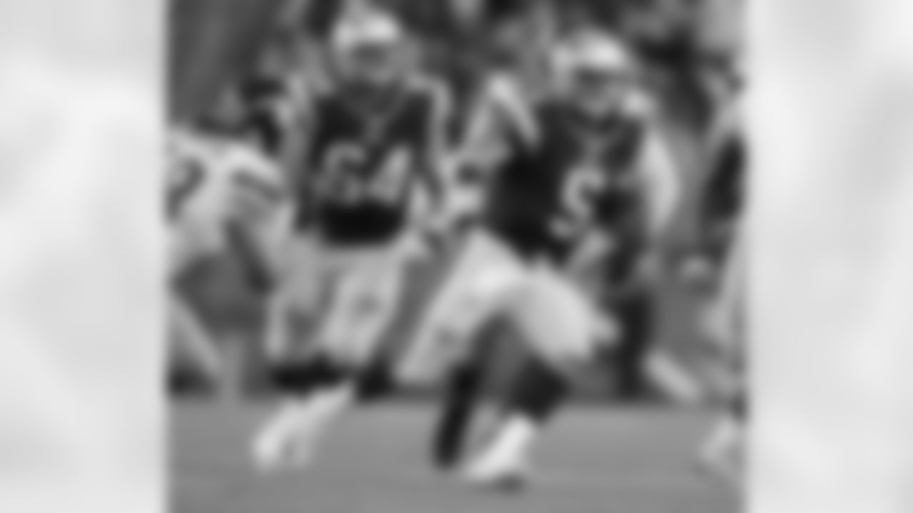 Tim Tebow scrambles