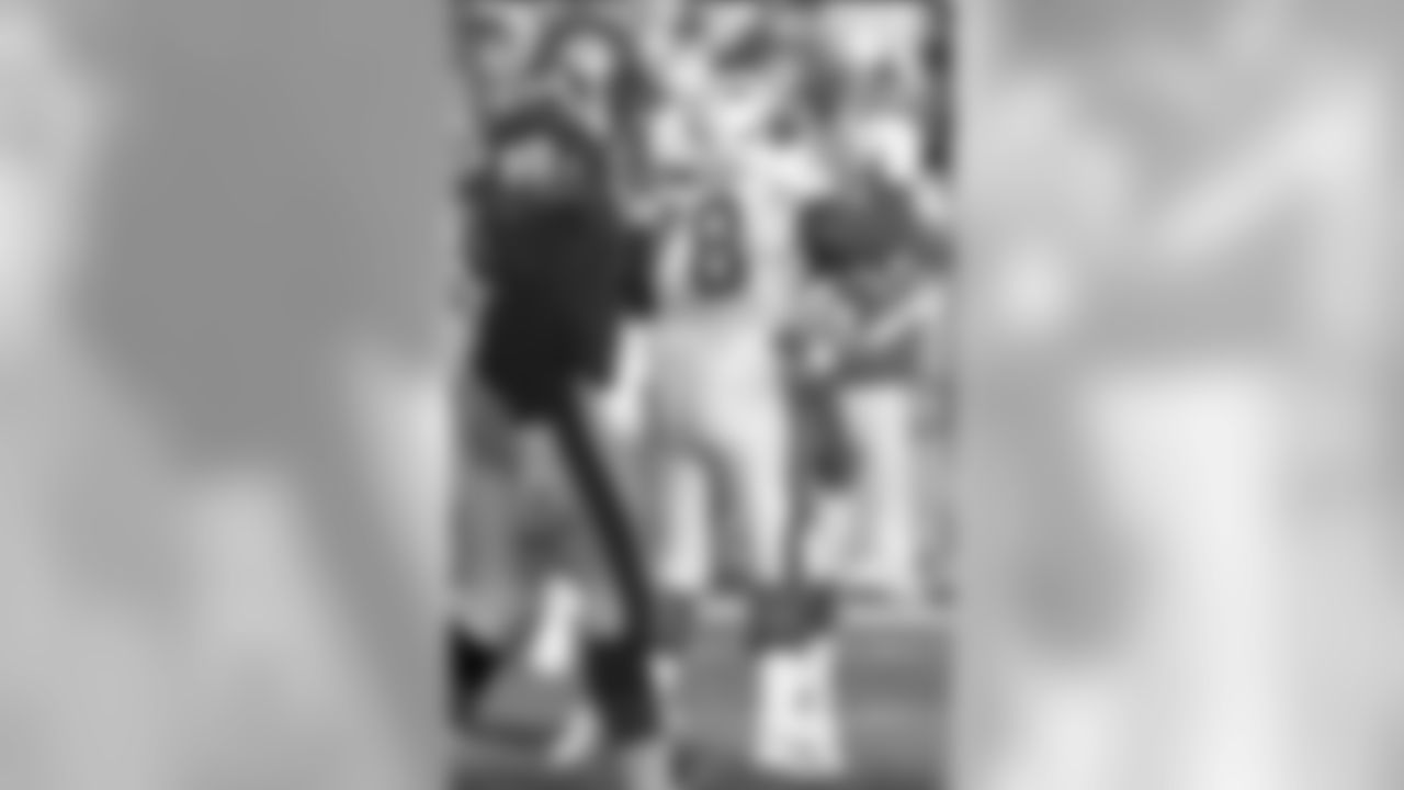 30. Patriots finish 1994 with a win over the Bears to clinch the first playoff berth since 1986 – The Patriots finished their seven-game winning streak in dramatic fashion with a playoff-clinching win over the Bears to finish 10-6 and earn a 1994 Wildcard berth. It was the team's first playoff trip since 1986. Between the two playoff seasons, the Patriots were 36-75.