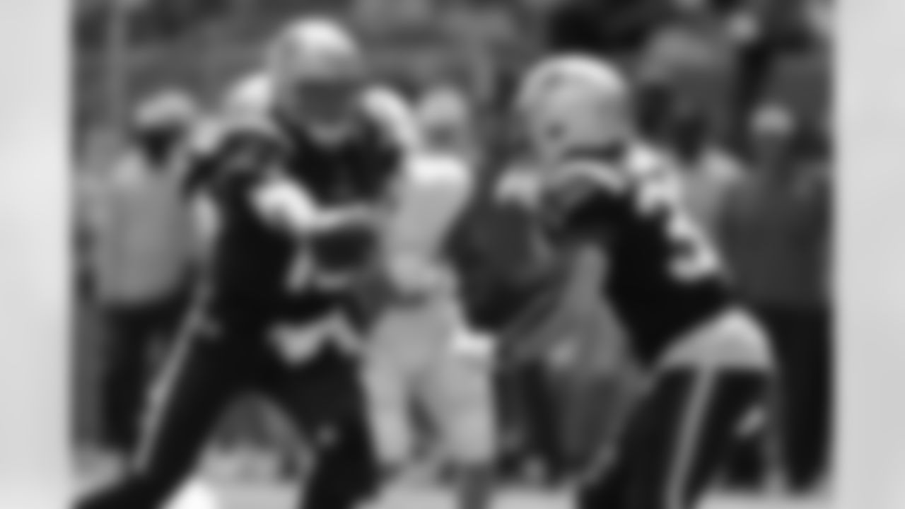 QB Mac Jones (10) hands the ball off to RB Damien Harris (37)