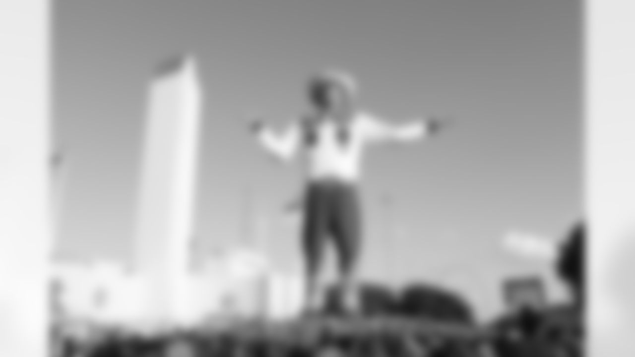 dallas_bigtex_creditdcvb_1.jpg
