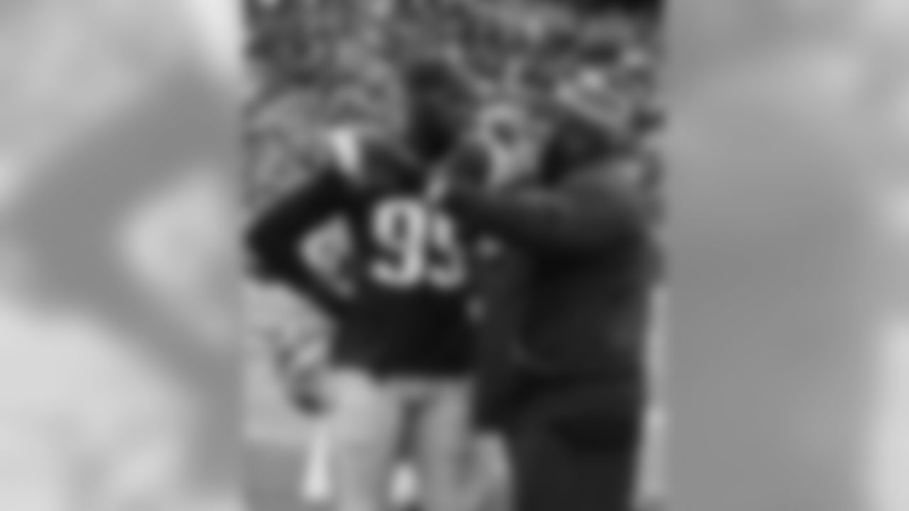Chandler Jones talks with Vince Wilfork