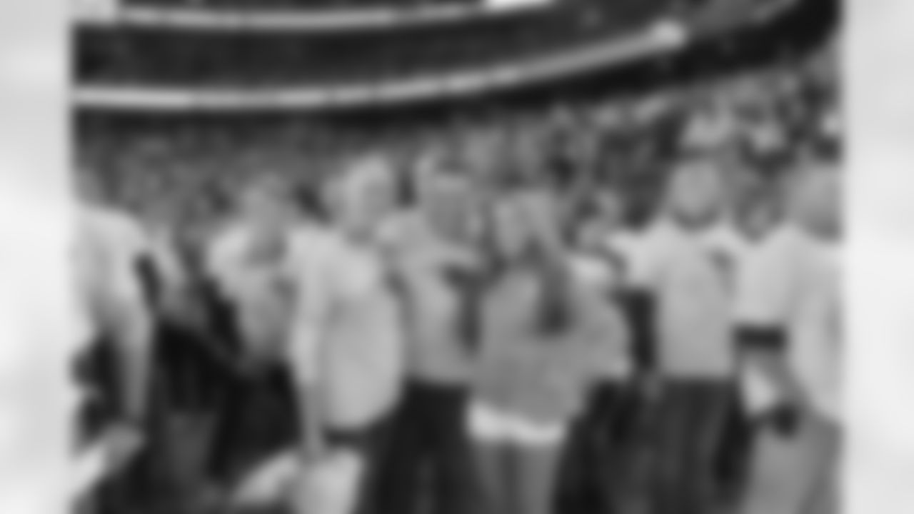 temp15--nfl_mezz_1280_1024.JPG