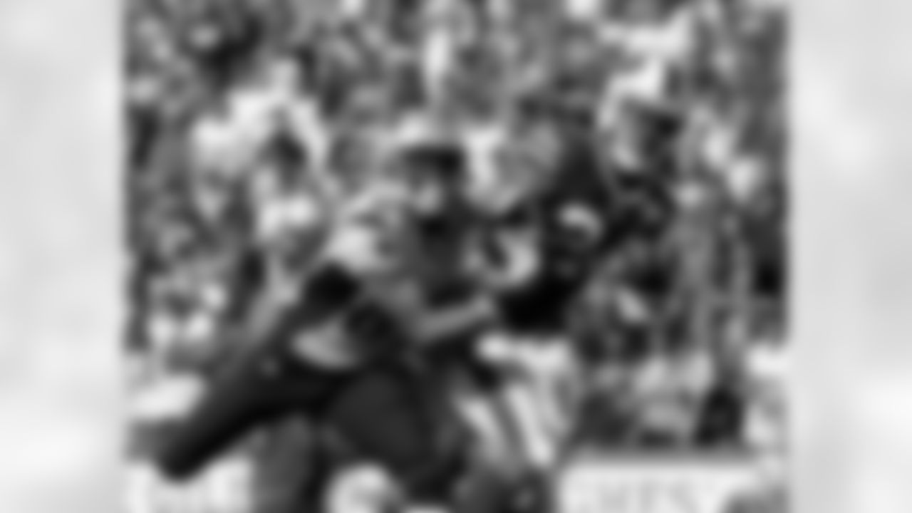 Tom Brady tossed four TD passes, including a 43-yarder to Brian Tyms, in the Patriots 37-22 win on Oct. 12, 2014.