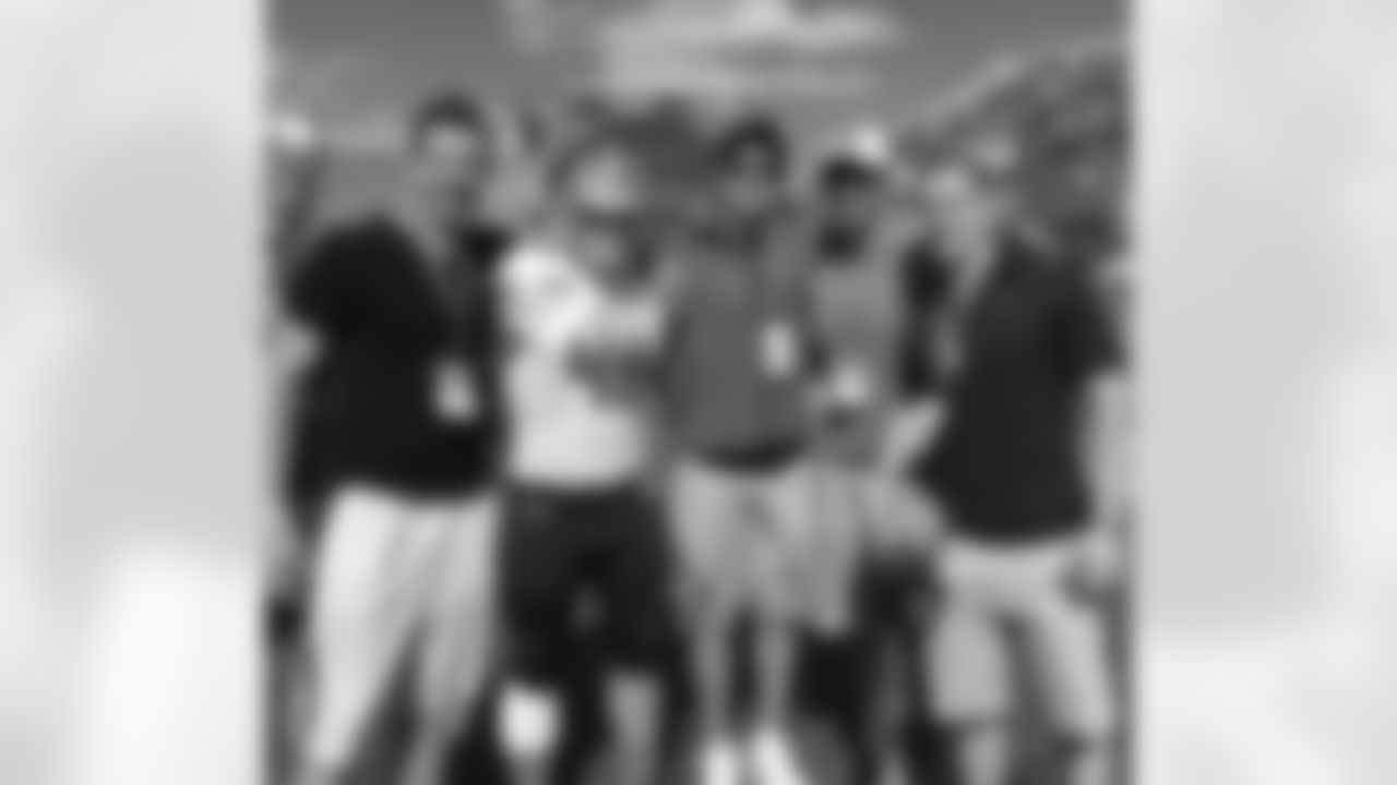 Rob Gronkowski - Facebook : Bro powers at the senior bowl. #Bro5 #jackedcity