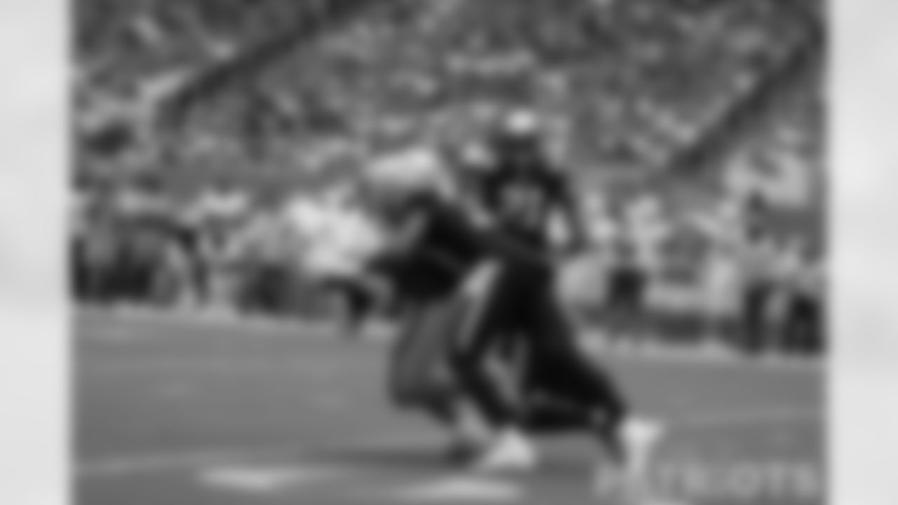 Chase Edmonds (2) tackled by a group of Patriot's defenders