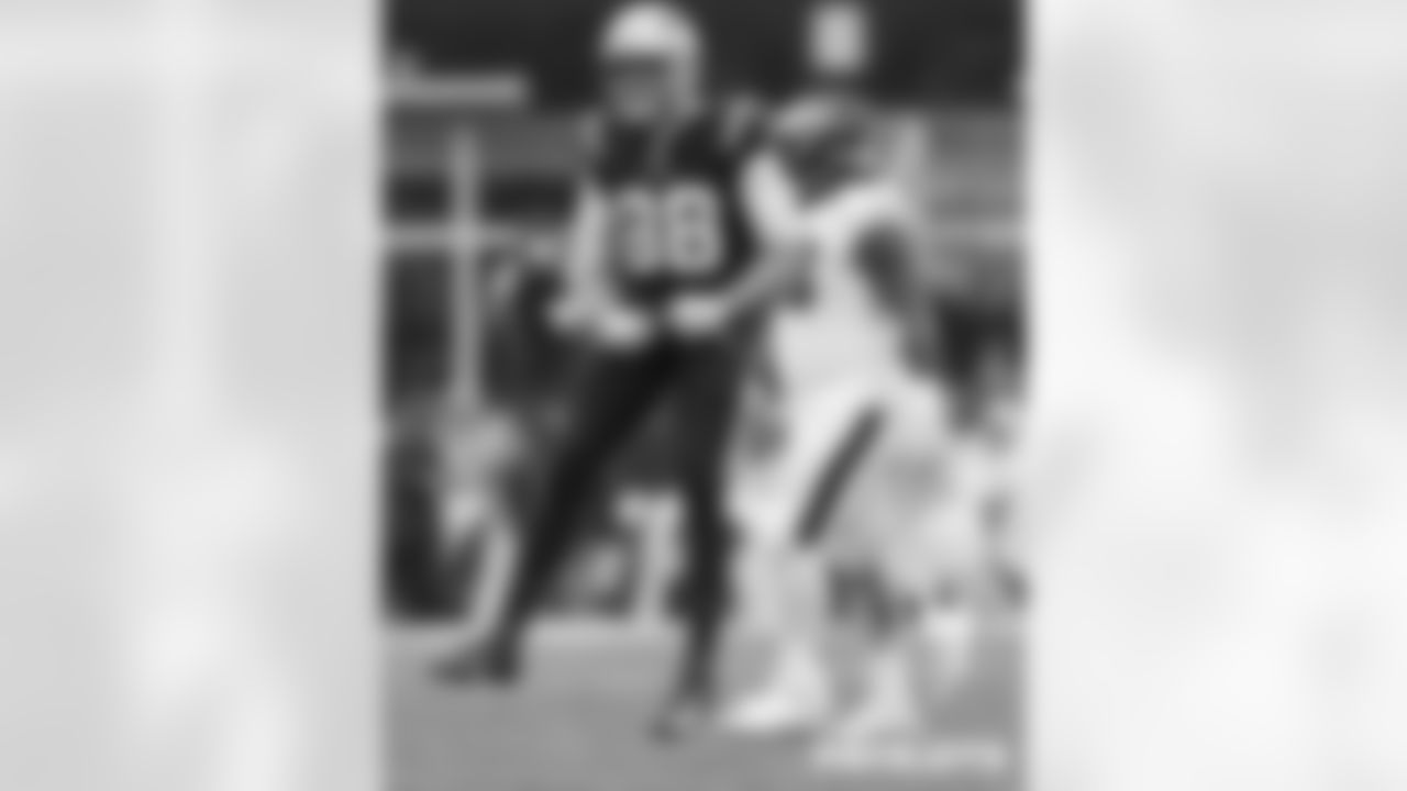 PE-091023_Adler2316-watermarked