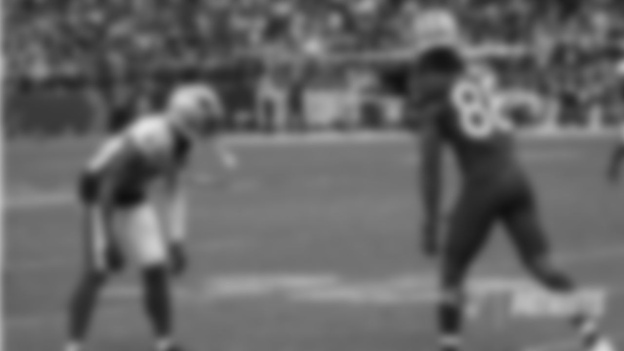 Patriots cornerback J.C. Jackson (27).
