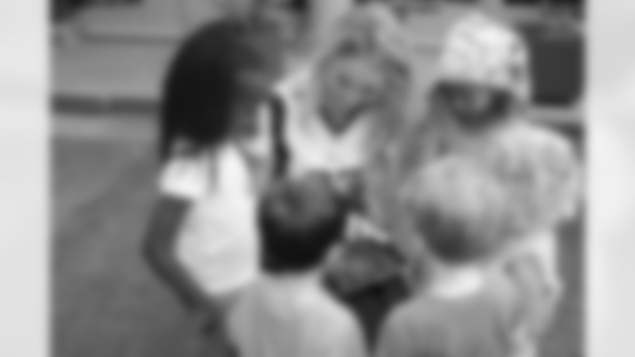 20180614_iPadDonation_Kelly677