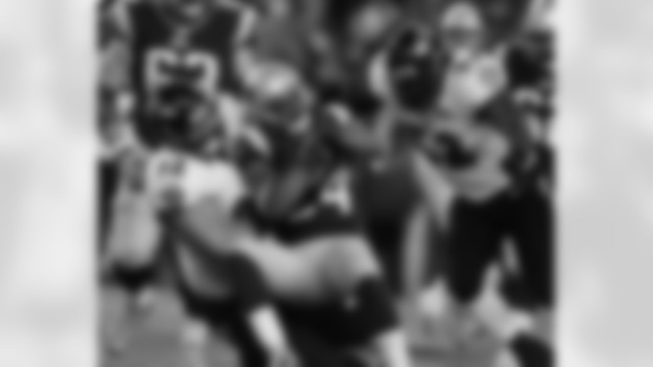 Shane Vereen runs the ball
