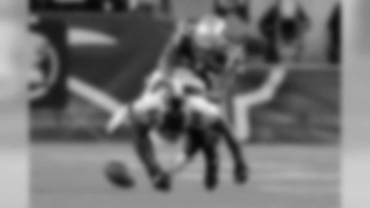 Patriots linebacker Jerod Mayo delivers a ball jarring hit on Ravens Fullback Vontae Leach
