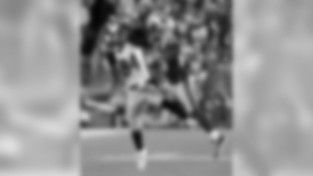 Kyle Arrington bats away a pass