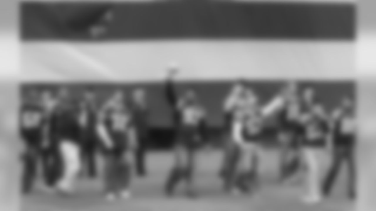 Duron Harmon – Instagram (dharm30): Happy bday to the bro @unclety5! We been rockin since we was 9 and that ain't never gonna change … happy belated to the lil bro @mrcarter too… I know I'm super late but the was too [fire] not to give you some ig love too #bestmen