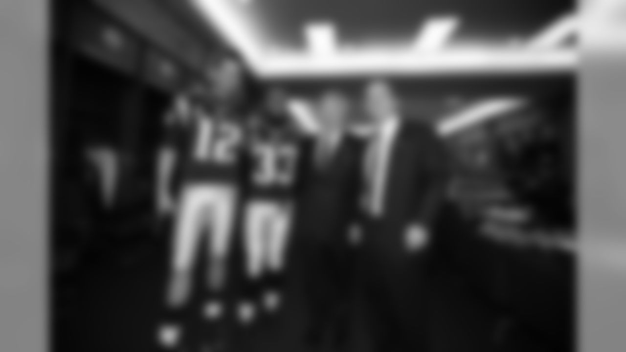 Tom Brady, Kevin Faulk, Robert Kraft, and Jonathan Kraft in the locker room