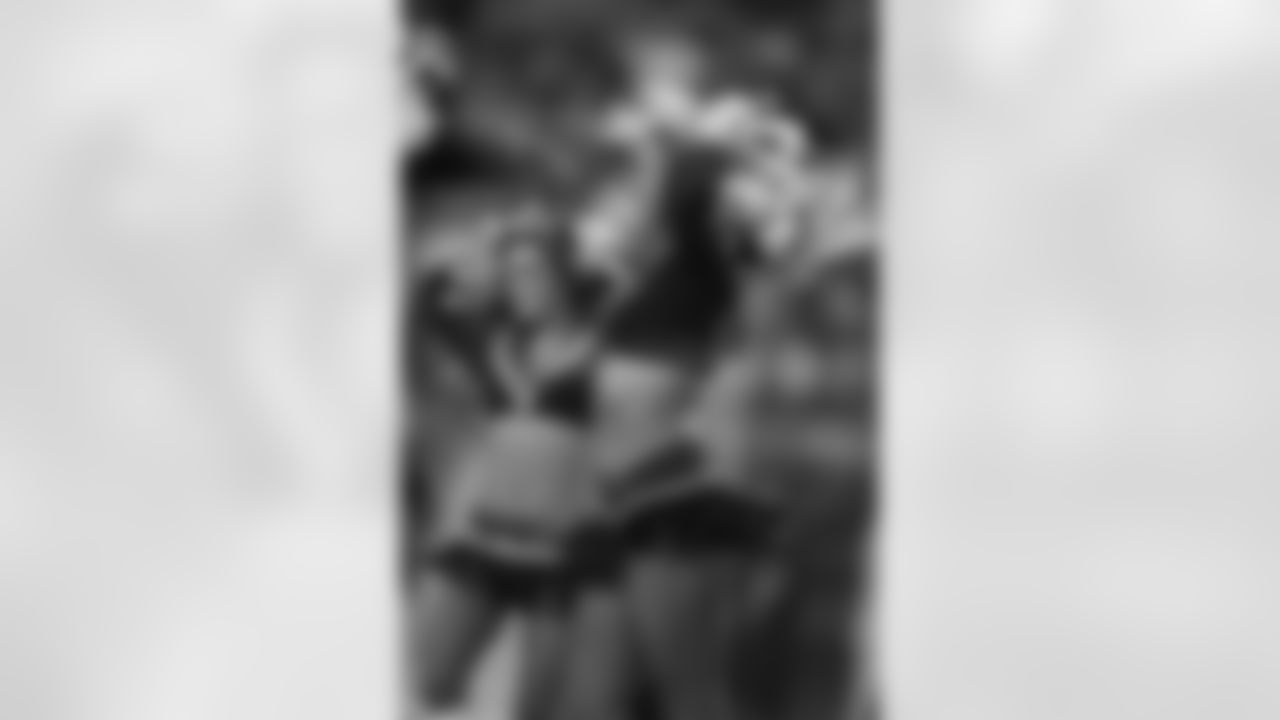 PE081618-Cheer_DS19-watermarked