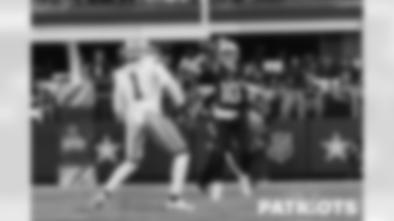 Patriots quarterback Mac Jones (10).