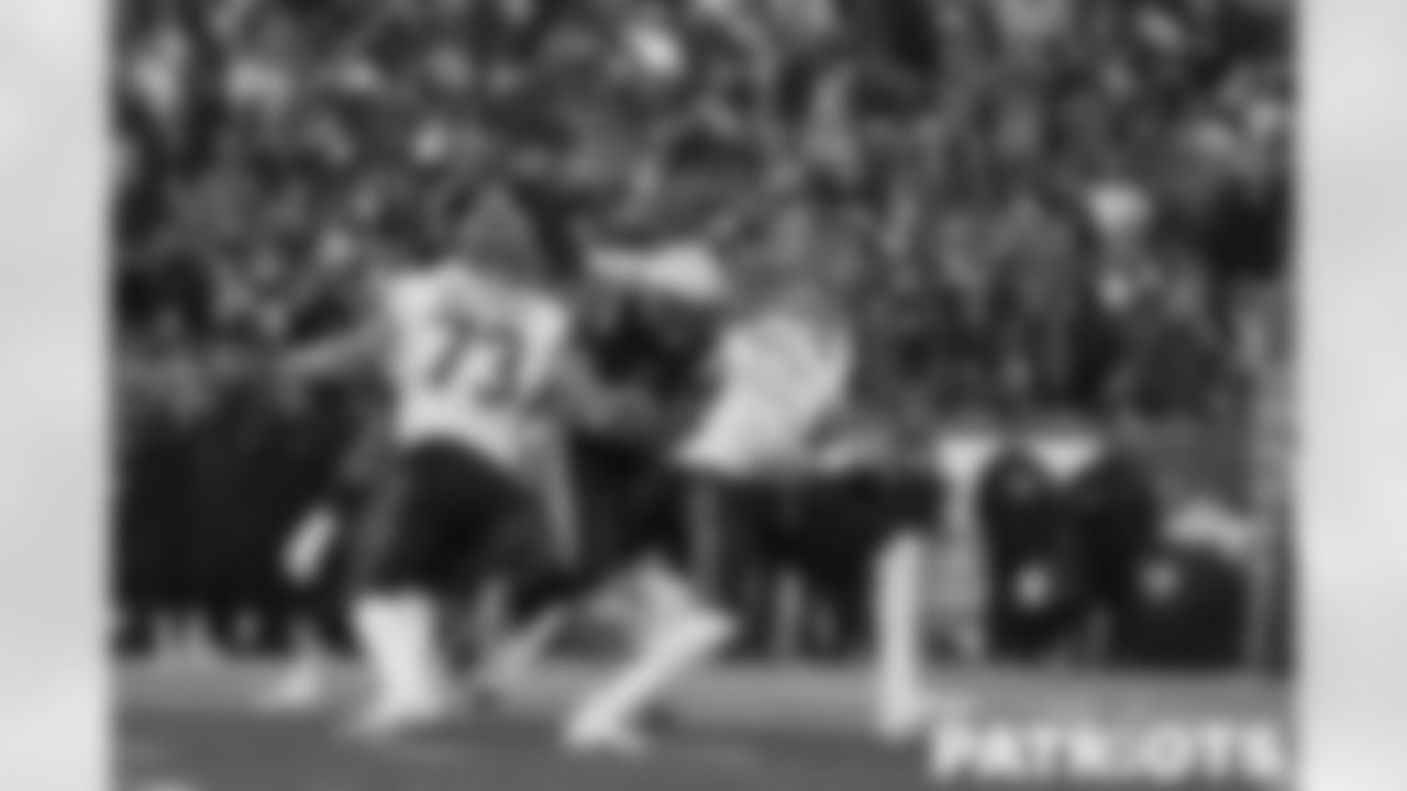 Matthew Judon pressures Joe Burrow.