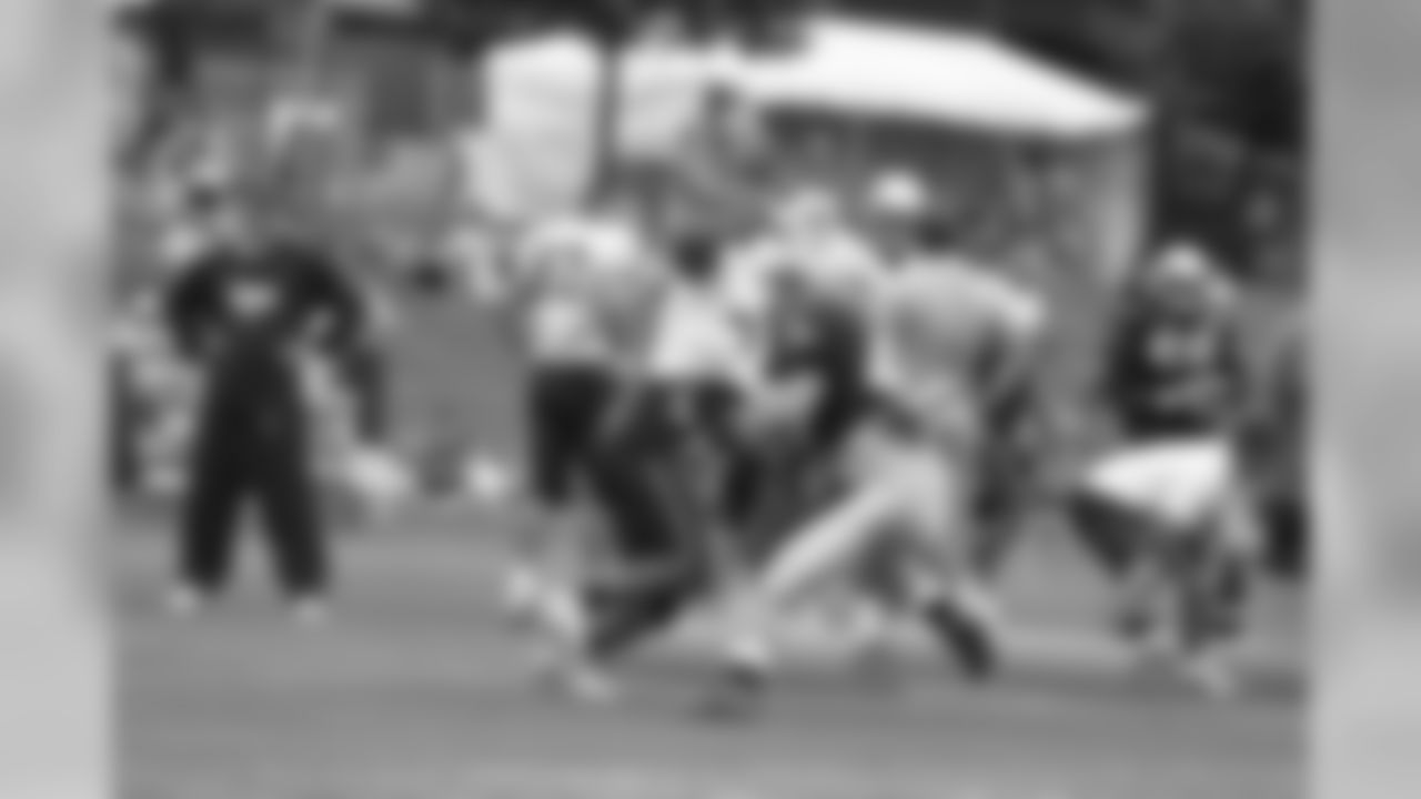 Sammy Morris breaks free from a defender at training camp drills