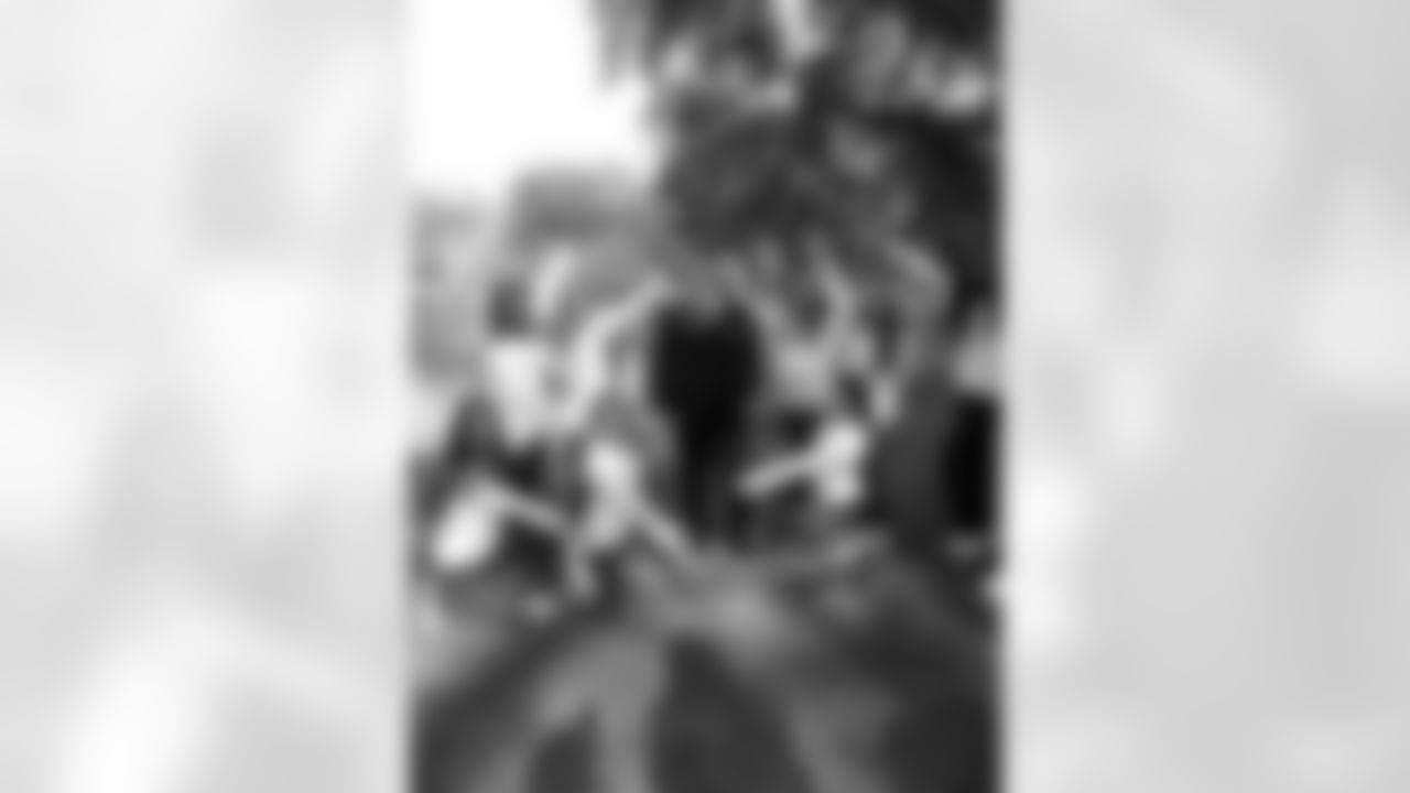 tempP1120290--nfl_mezz_1280_1024.JPG