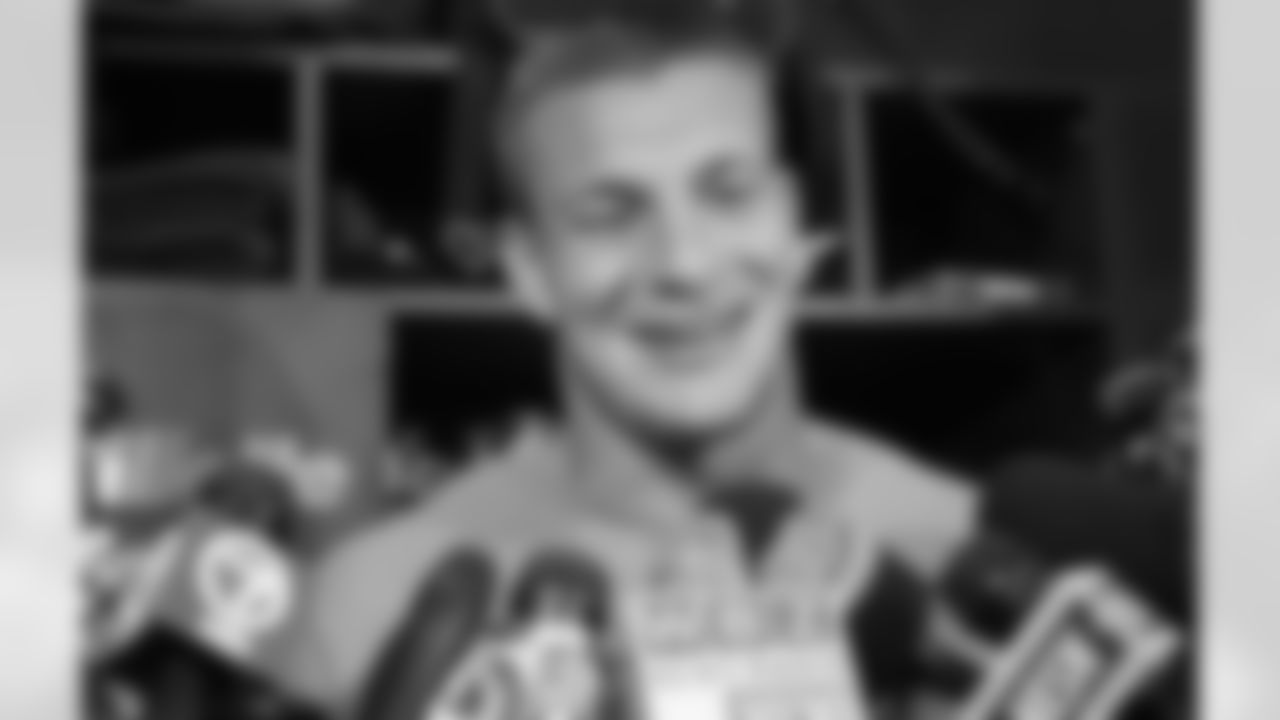 20150924-gronk-locker_8815.jpg