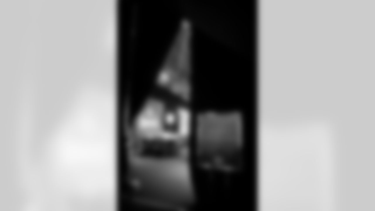 20170427_draft4b_player-greenroom.jpg