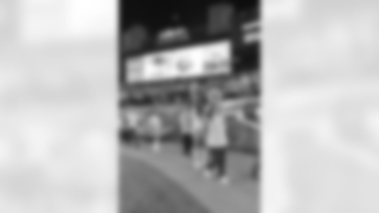 temp11--nfl_mezz_1280_1024.JPG