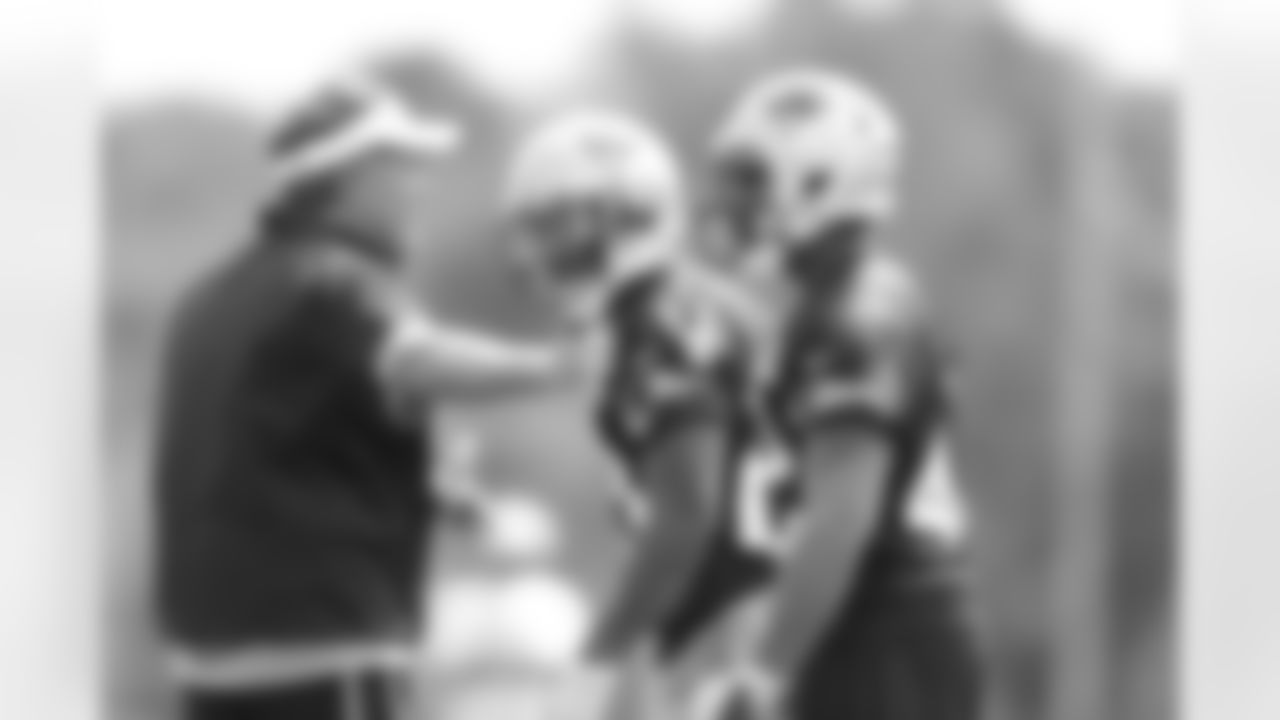 Bill Belichick talks with Patrick Chung