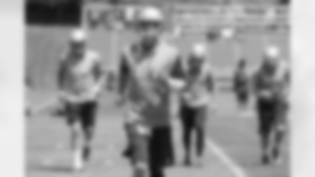 Tom Brady sprints during a drill