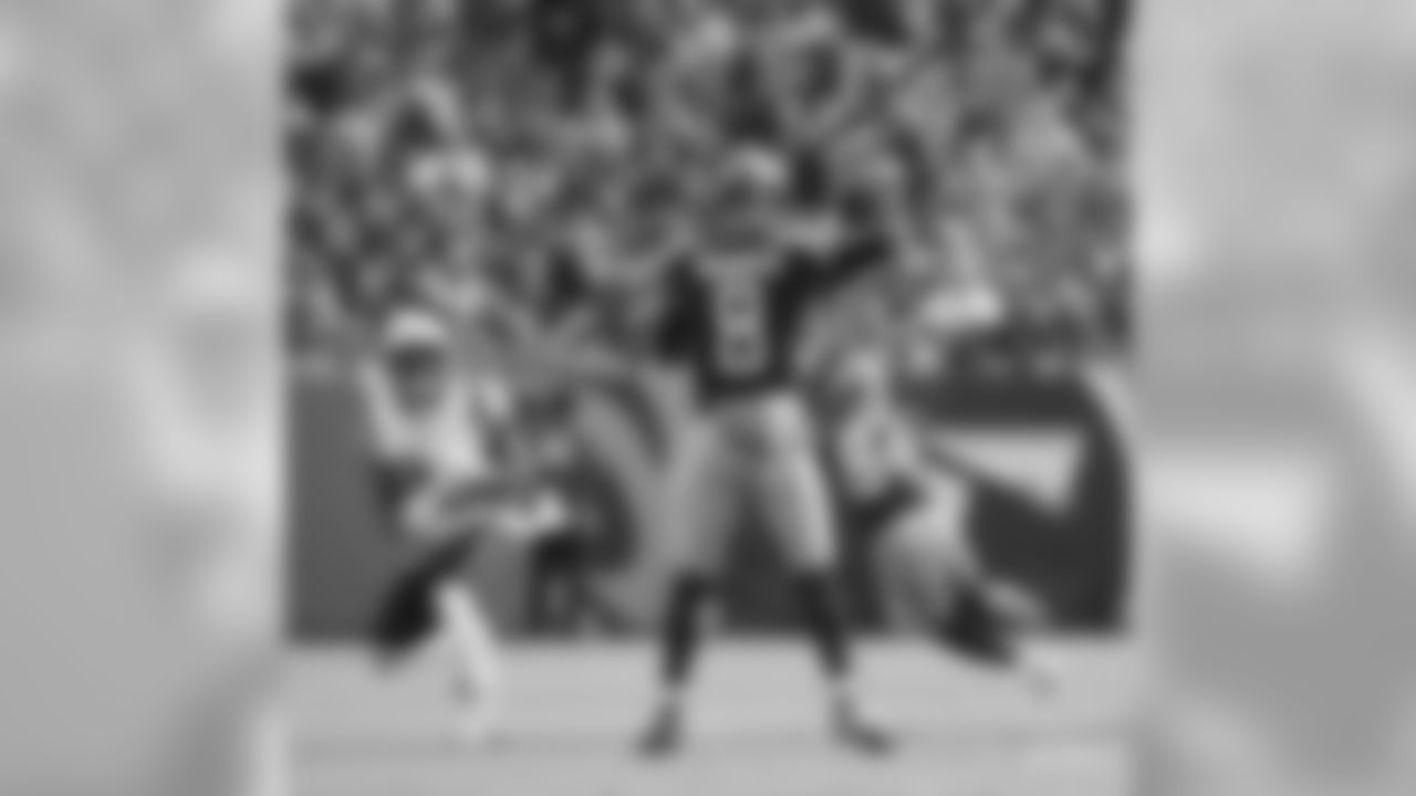 Marcus Mariota and Patrick Chung