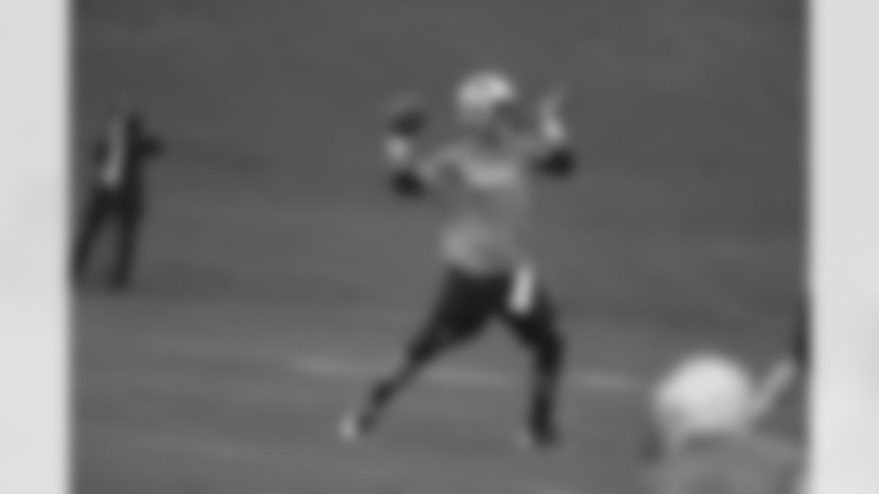 Rookie QB Jimmy Garoppolo throwing at OTAs