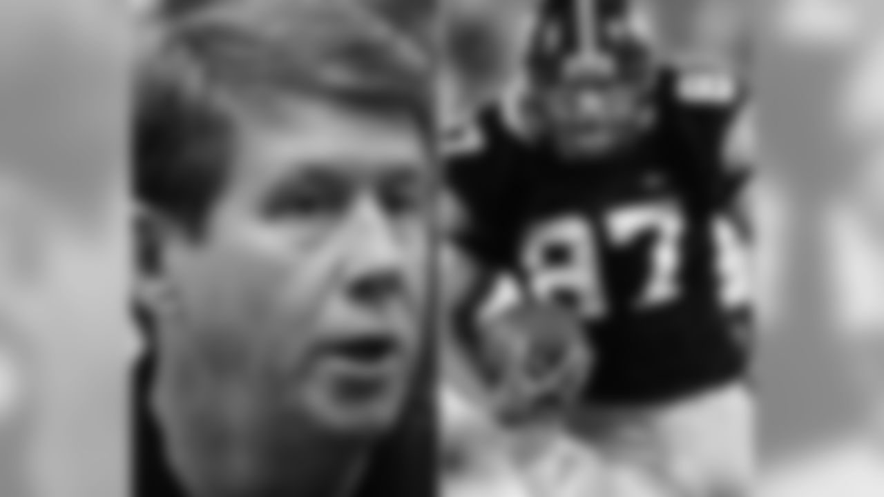 Dolphins senior offensive assistant Ken O'Keefe worked with Patriots TE Scott Chandler (2004-06) when O'Keefe served as the offensive coordinator at Iowa.