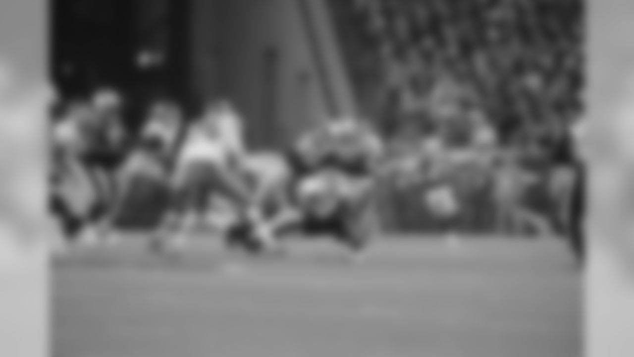 Defensive ends Andre Carter (93) and Mark Anderson (95) combine to sack Chiefs QB Tyler Palko