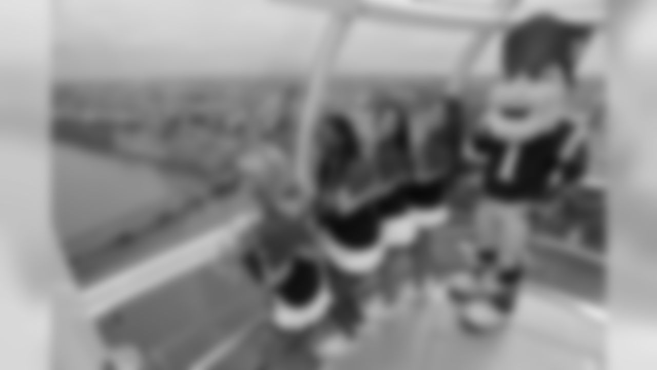 Patriots Cheerleaders on the London Eye