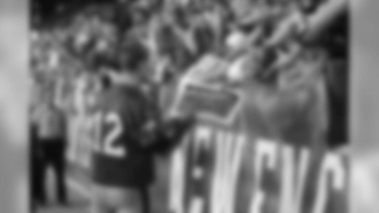 Tom Brady signs autographs for fans