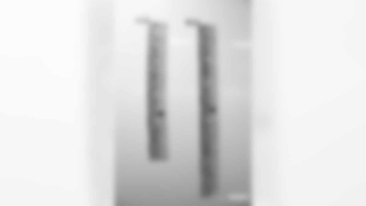 042822-DraftRoom_Adler067-watermarked