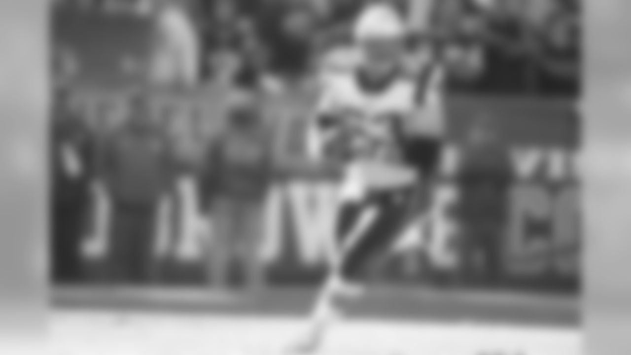 Dan Connolly runs back a recovered fumble