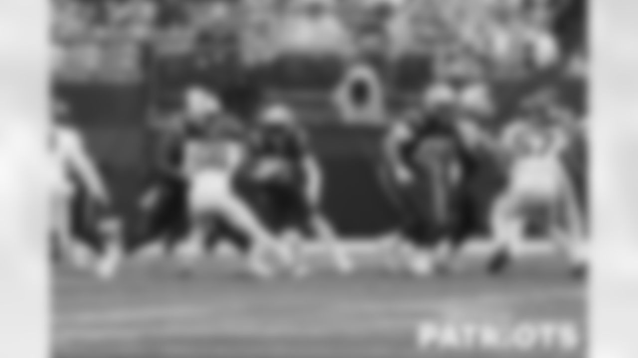 Patriots running back Ezekiel Elliott (15).