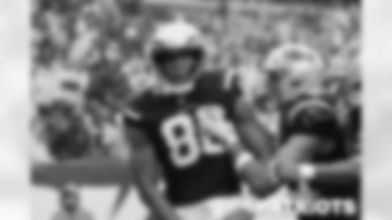 Patriots tight end Pharaoh Brown (86).