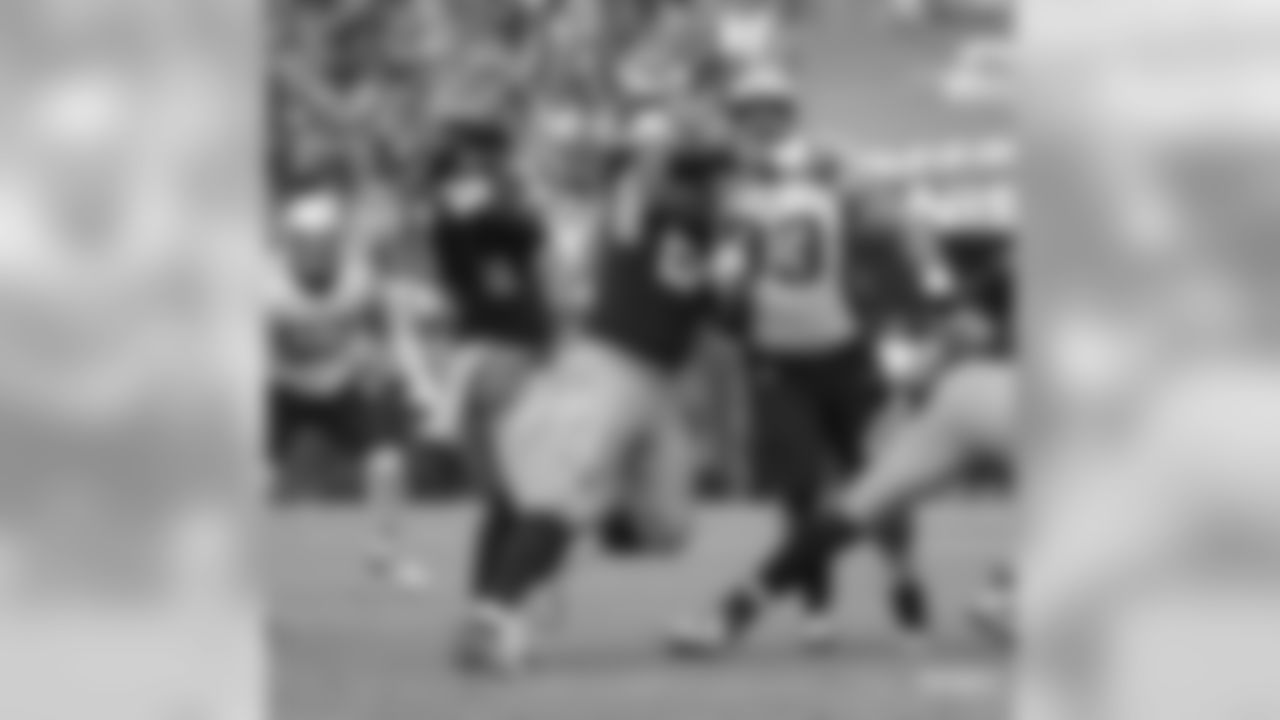 Marcus Mariota and Lawrence Guy
