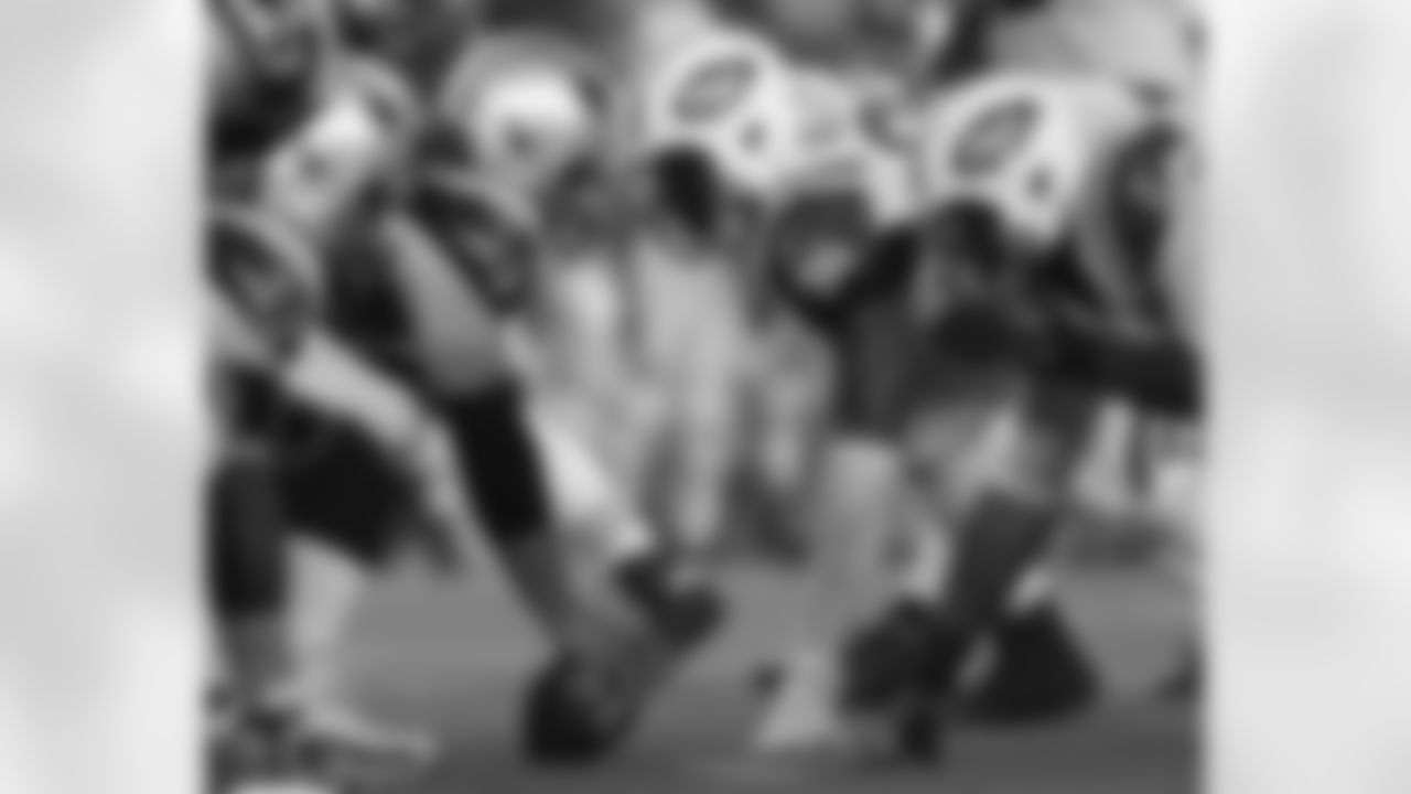 Patriots and Jets at the line of scrimmage.