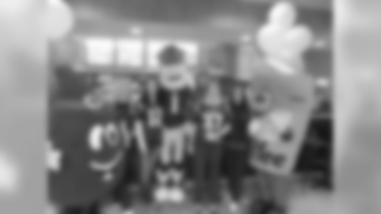 Pat Patriot & the NEPC at the Dunkin' Donuts Pint for Pound Award Giveaway!
