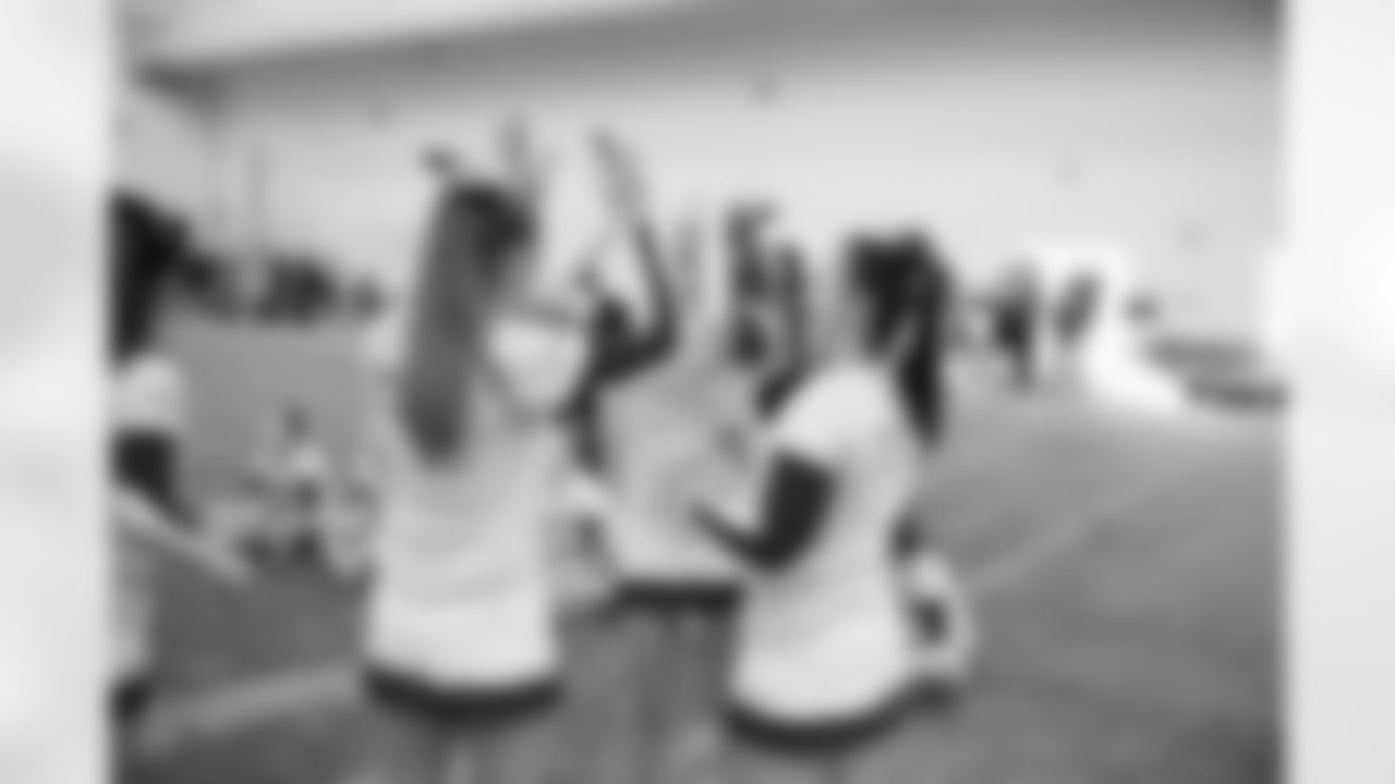 cheer-df_15_bv_cheer-clinic121215-172.jpg