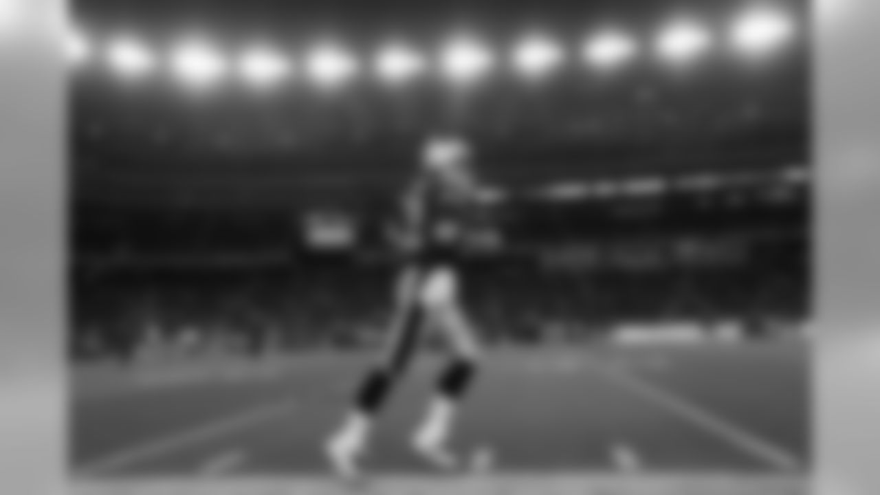 New England Patriots quarterback Tom Brady (12) trots onto the field for pre-game warm-ups before an NFL football game against the Kansas City Chiefs in Foxborough, Mass. Monday, Nov. 21, 2011. (AP Photo/Elise Amendola)