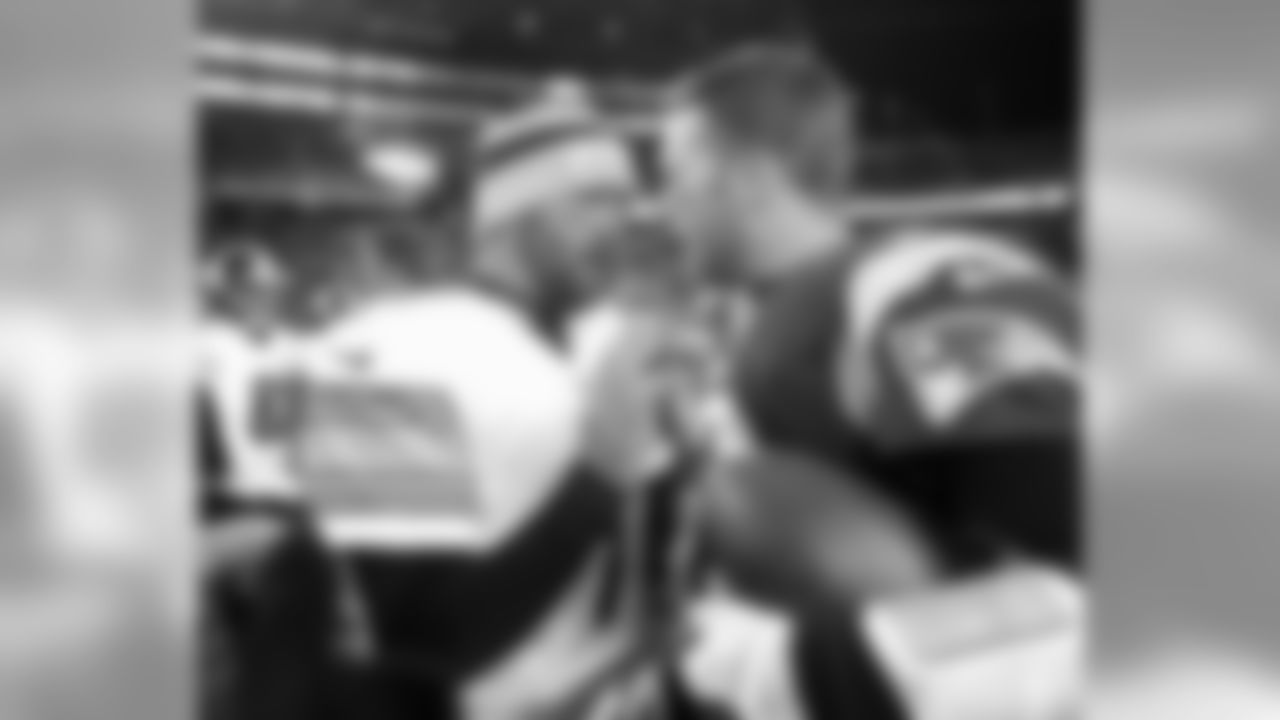 Ben Roethlisberger and Tom Brady talk after game