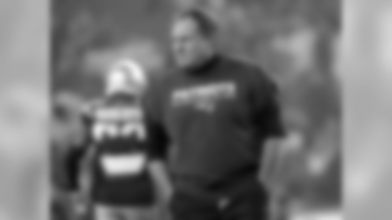 New England Patriots head coach Bill Belichick walks around during warm-up's before the AFC championship NFL football game against the Pittsburgh Steelers, Sunday, Jan. 22, 2017, in Foxborough, Mass. (AP Photo/Elise Amendola)