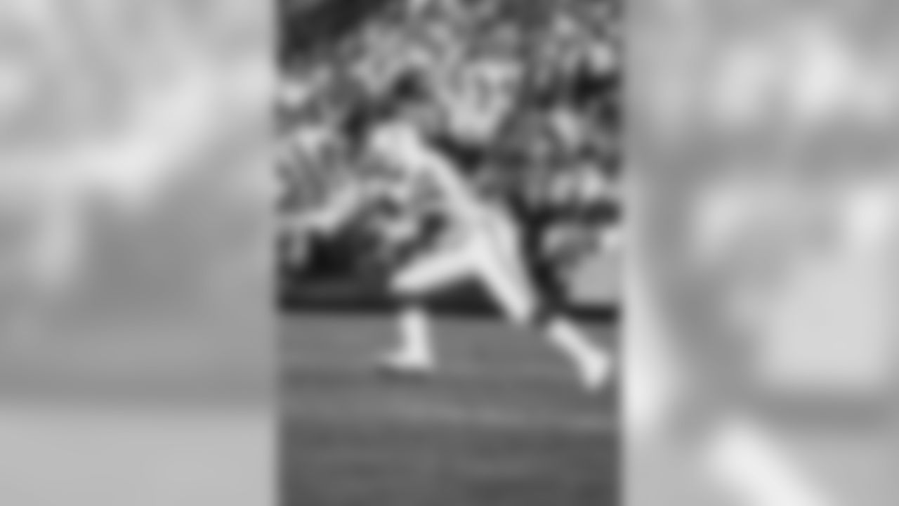 clayborn_raymond08.jpg