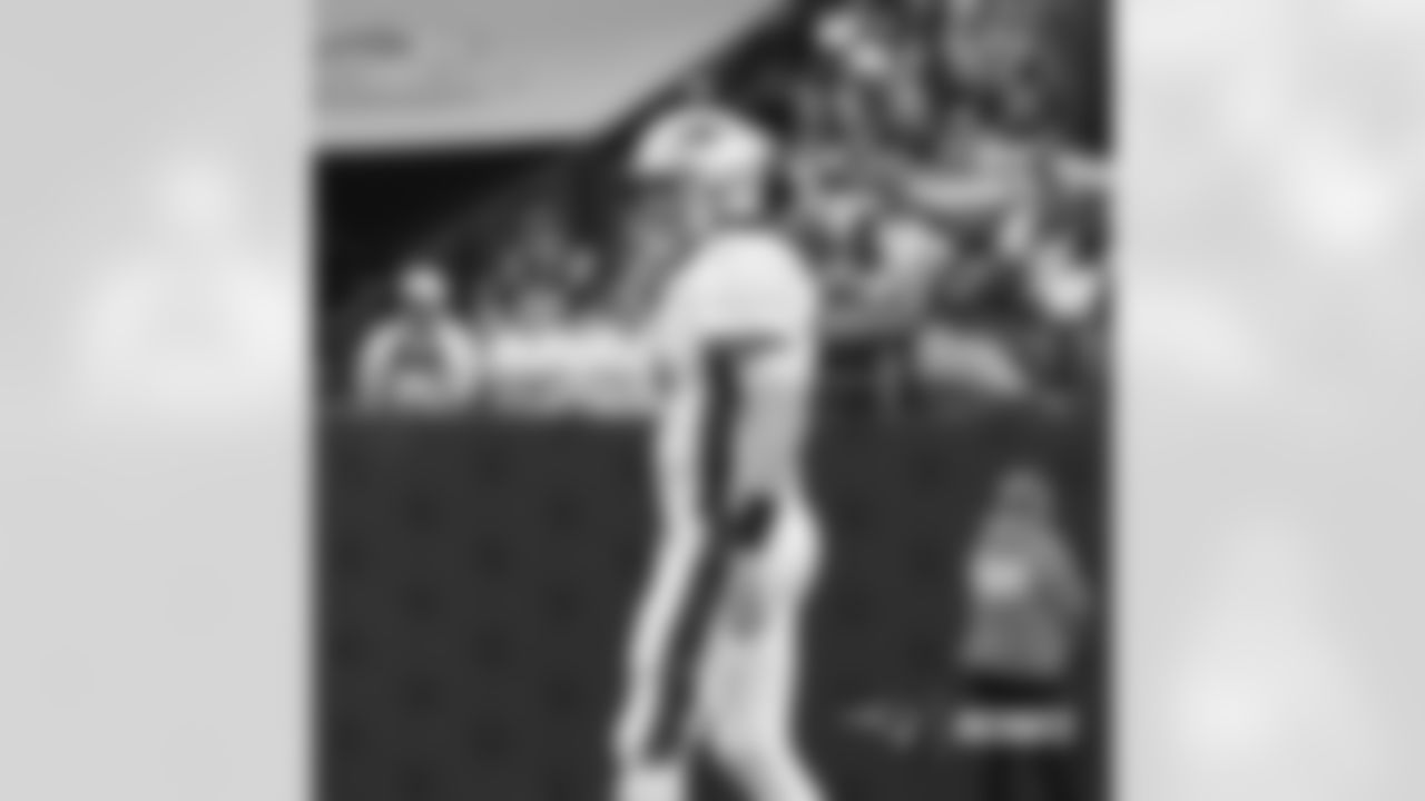 Patriots quarterback Mac Jones (10).