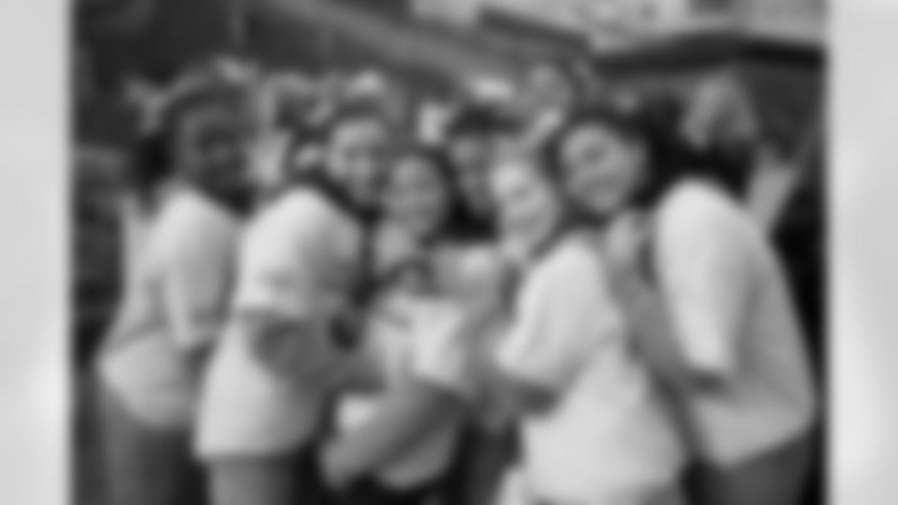 tempcheer_df_game_14_bv_df-cheer122814-008.jpg