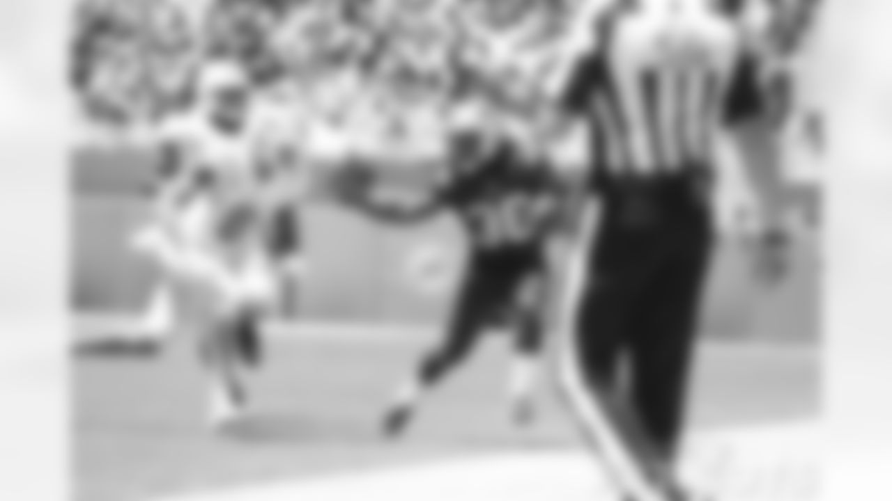Rhamondre Stevenson (38) stiff arms Miami Dolphins Jevon Holland (8)