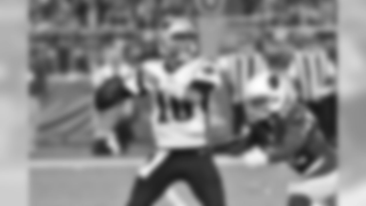2016 – Jimmy Garoppolo completed 24 of 33 passes for 264 yards, including a 37-yard touchdown to Chris Hogan to open the scoring, in leading the Patriots to a 23-21 road win over Arizona.